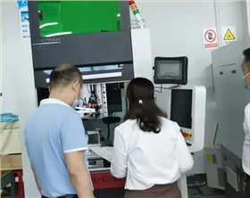 酷柏一行与楚天激光工程交流