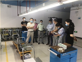 酷柏一行参观楚天激光工厂